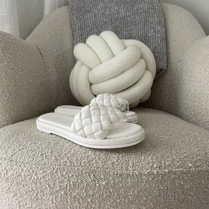 BRAND NEW SEYCHELLES SANDAL NEVER WORN